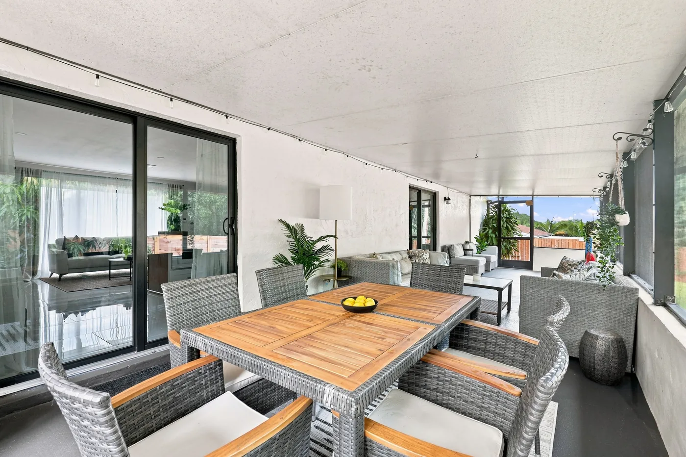 Dining table on the screened lanai